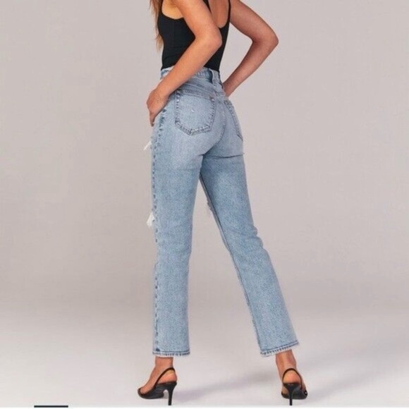 Abercrombie & Fitch Ankle Straight Ultra High Rise Jeans‎ - Picture 2 of 6